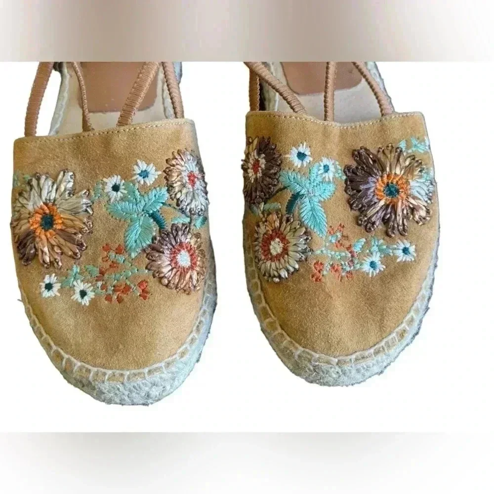 Kanna Women's Slip-On Embroidered 